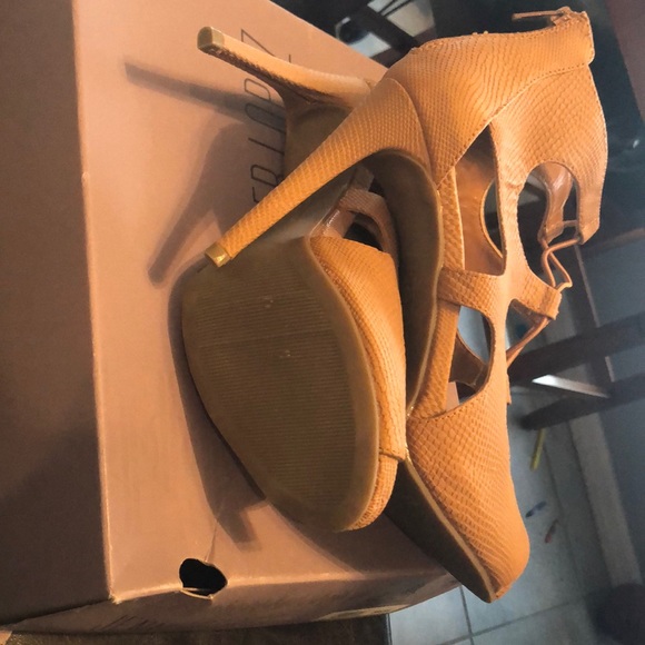 Jennifer Lopez heels - Picture 2 of 3